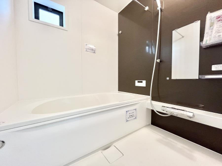 @`Bath Room`@L΂ē邱Ƃ\I̔MdȃoX^CłBqlƂꏏł\ȍLȂ̂ŁArOƂ͈ƑcR̂ЂƎy݂܂B