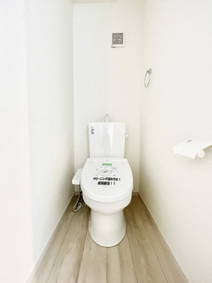 gC@`Toilet`@YEXbLEKȃEHVbgtgCł낰ԂłBgC͖g킴𓾂Ȃ́BۂłˁBgC2̂Œ̍Gɕ֗łI