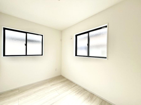 q@`Bed Room`@2ʍ̌mۂ邢́AʂǂAϋSn̗ǂԂƂȂĂ܂Bu₩ȕċN钩́AK̎n܂ɁIʕƂĂǂZ܂