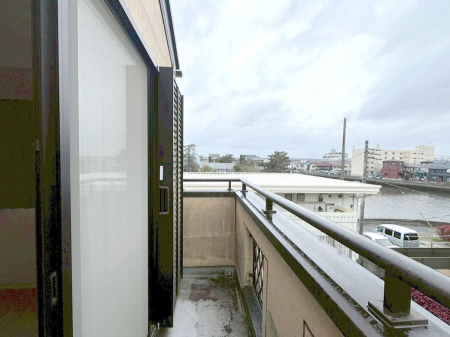 oRj[@`Balcony`  oRj[͉z݁Azc󕨂C悭Ƃł܂B  g₷JIȃoRj[łzՂ~蒍AoRj[tZ܂B  