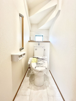 gC@`Toilet`@YEXbLEKȃEHVbgtgCł낰ԂłB1A2KɃgCXy[XǏ薾邭AKԂƂȂĂ܂gꏊ炱̔złI