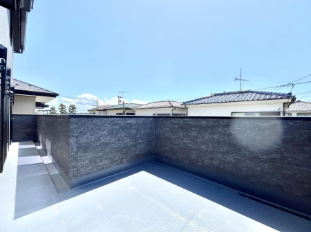 oRj[@`Balcony`@̃oRj[̑Oɂ͉_ȊOɑzՂ̂܂B󕨂₷A薾邭ĈĂ܂Bg₷JIȃoRj[ł