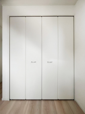 [@`Closet`@ǖʃN[[bg΃^XuKvȂAôȂXbLԂێł܂BꂽXy[XLɊpłBG߂̈ߗނ̕iȂǂՂ[o܂ˁ