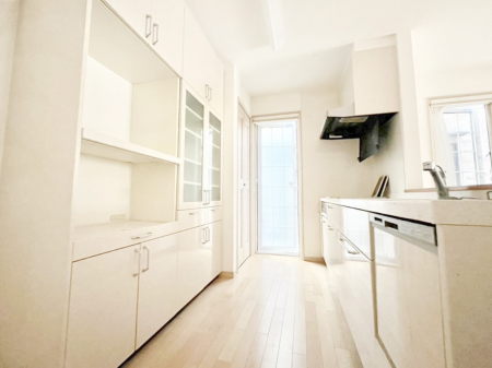 Lb`@`Kitchen`@LĎg₷Lb`ȂƑłɗAЕtԂȂłႢ܂[Ղ肠̂ŁAƐȈۂۂĂ܂B