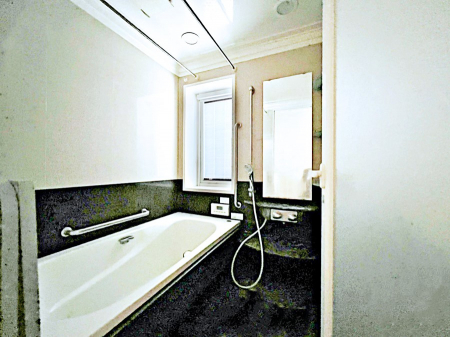 @`Bath Room`@L΂ē邱Ƃ\I̔MdȃoX^CłBqlƂꏏł\ȍLȂ̂ŁArOƂ͈ƑcR̂ЂƎy݂܂B