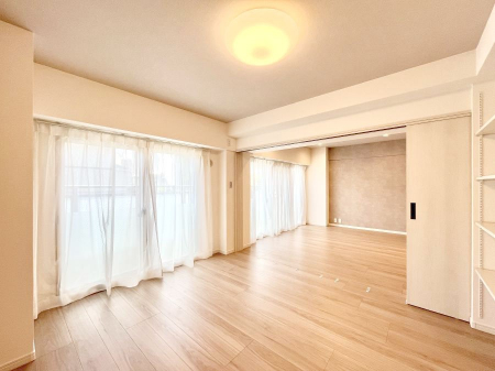 ̑ρ@`Bed Room`@rOƗׂ荇킹̗mqčLXԂɁB͓IȉA񂲗Bgz܂SgŊ鎺IӂԂŎqĂсI