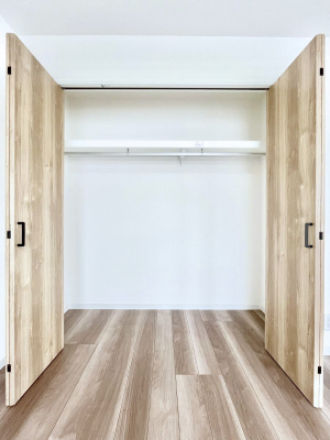 [@`Closet`@ǖʃN[[bg΃^XuKvȂAôȂXbLԂێł܂BꂽXy[XLɊpłBG߂̈ߗނ̕iȂǂՂ[o܂ˁ 