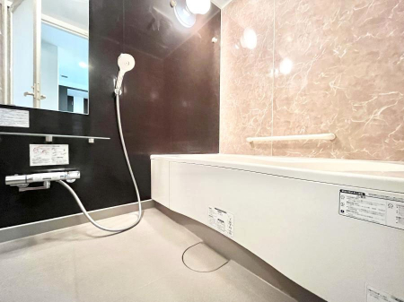 @`Bath Room`@L΂ē邱Ƃ\I̔MdȃoX^CłBqlƂꏏł\ȍLȂ̂ŁArOƂ͈ƑcR̂ЂƎy݂܂B