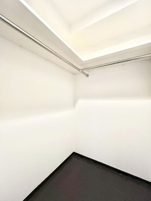 ̑@`Walk-in Closet`@KvȂ̂R[fBl[gꗗĊmFłAgxx⏀ZԂōςރEH[NCN[[bgݒu܂BƂ̒Ƃ֗Ȏ[Xy[XłB
