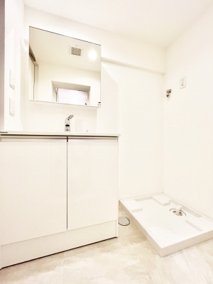 ʑEʏ@`Dressing Room`@邭pE_[[Bgꏊ炱AKȋԂƂȂĂ܂BƂ̐ʃXy[XŒ̐gxxX[YɁB 