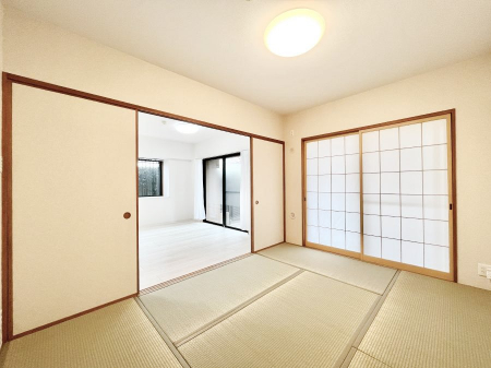 ̑ρ@`Japanese Room`@aʂȎԁA炩ȏt̂炩ȎA~͂̎炷zƂԁAoNɂĕ\ςʂȏꏊAƑ݂Ȃ̂Cɓ̋ԁB