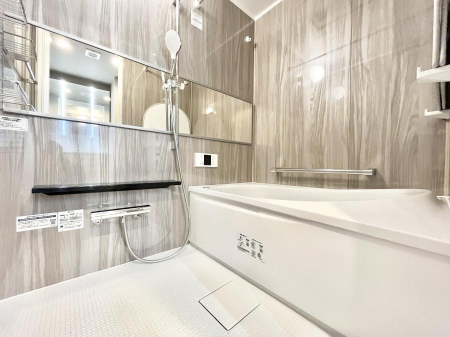 @`Bath Room`@͋C̗ŖɌătbVB@\tĂ̂ŗׂ̐@uŐ􂢏オ󕨂AJ̓VCCɂ邱Ƃ\łB