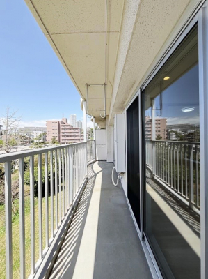 oRj[@`Balcony`  oRj[͉z݁Azc󕨂C悭Ƃł܂B  g₷JIȃoRj[łzՂ~蒍AoRj[tZ܂B  