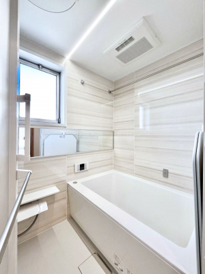 @`Bath Room`@͋C̗ŖɌătbVB@\tĂ̂ŗׂ̐@uŐ􂢏オ󕨂AJ̓VCCɂ邱Ƃ\łB