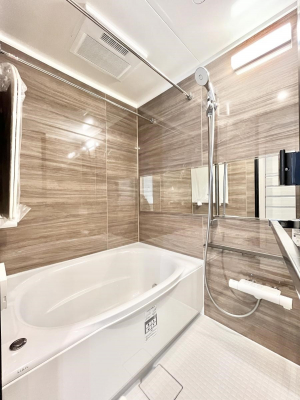 @`Bath Room`@J̓̂ɂ劈ȗ@tI~J̋G߂AH̒JȂǁAOɐ󕨂ȂɂAVCCCɂ󕨂Ƃł܂B
