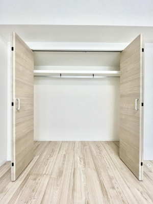 [@`Closet`  ǖʃN[[bg΃^XuKvȂAôȂXbLԂێł܂B  ꂽXy[XLɊpłBG߂̈ߗނ̕iȂǂՂ[o܂ˁ