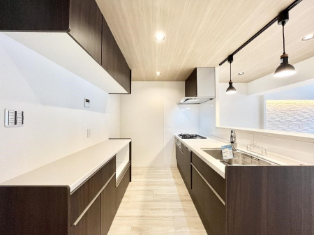 Lb`@`Kitchen`@LĎg₷Lb`ȂƑłɗAЕtԂȂłႢ܂[Ղ肠̂ŁAƐȈۂۂĂ܂B
