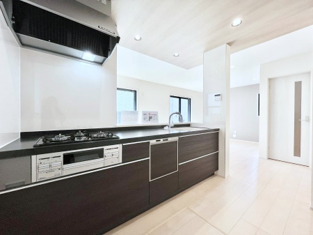 Lb`@`Kitchen`  rOnJE^[Lb`B  ȂƑƃR~jP[VƂ邾łȂA傫ȊJ邱Ƃł܂B  ql̐邱Ƃł܂ˁI