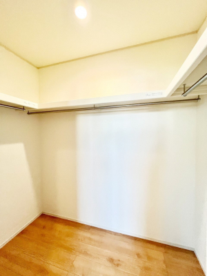 ̑@`Walk-in Closet`@KvȂ̂R[fBl[gꗗĊmFłAgxx⏀ZԂōςރEH[NCN[[bgݒu܂BƂ̒Ƃ֗Ȏ[Xy[XłB