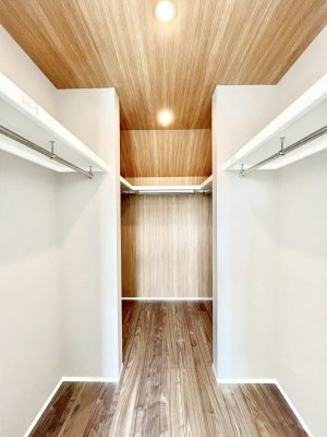 ̑@`Walk-in Closet`@KvȂ̂R[fBl[gꗗĊmFłAgxx⏀ZԂōςރEH[NCN[[bgݒu܂BƂ̒Ƃ֗Ȏ[Xy[XłB