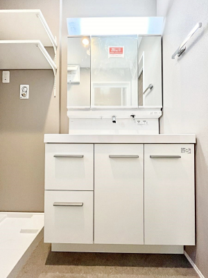 ʑEʏ@`Dressing Room`@邭pE_[[Bgꏊ炱AKȋԂƂȂĂ܂BVv[hbT[̗pĂ܂̂ŁAVyɏo܂B