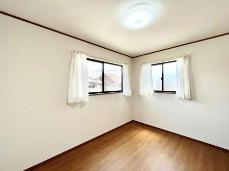 q@Q`Bed Room`@2ʍ̌mۂ邢́AʂǂAϋSn̗ǂԂƂȂĂ܂Bu₩ȕċN钩́AK̎n܂ɁIʕƂĂǂZ܂
