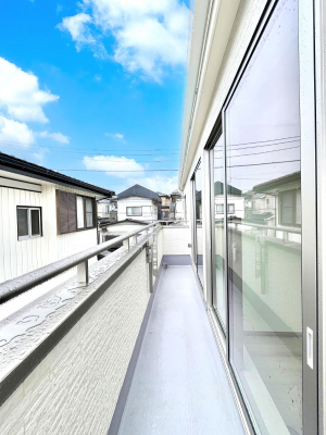 oRj[@`Balcony`@̃oRj[̑Oɂ͉_ȊOɑzՂ̂܂B󕨂₷A薾邭ĈĂ܂Bg₷JIȃoRj[ł