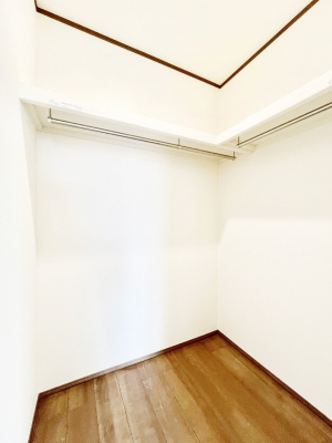 ̑@A`Walk-in Closet`@̗mĂVɂȂɂEH[NCN[[bgBmȊOɂAigȂƓdX[cP[XAXgbNiȂǉłЕtԂłB