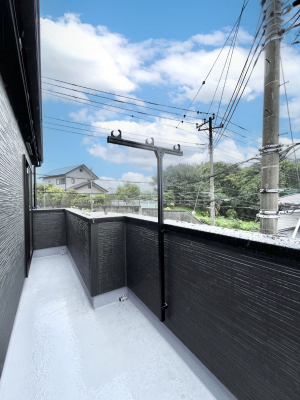 oRj[@`Balcony`@傫ȋɈ͂܂ꂽĈƁBoRj[`ň|IȊJɕ܂܂BoRj[͗z݂zc󕨂C悭Ƃł܂B