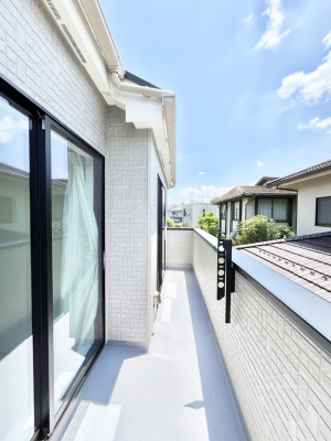 oRj[@`Balcony`  oRj[͉z݁Azc󕨂C悭Ƃł܂B  g₷JIȃoRj[łzՂ~蒍AoRj[tZ܂B  