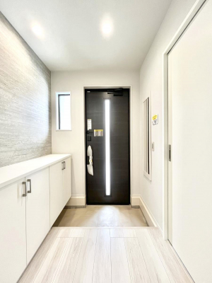 ց@`Entrance`@ւ͉Ƃ̊Ƃ܂䂪Ƃ̃ZX肰Ȃ閣͂錺֑ÿ݂BAxɉƑقƂłSn悢ԑ؂łˁ