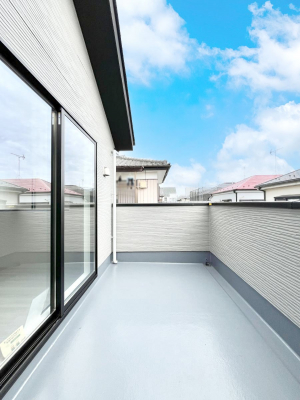 oRj[@`Balcony`@쑤ɐݒuꂽŝ郏ChoRj[BSn悢z˂gȕyނƂo܂Bꂽɂ͂Ղ̐󕨂zc܂Ig₷JIȃoRj[ł