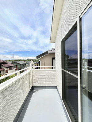 oRj[@`Balcony`  oRj[͉z݁Azc󕨂C悭Ƃł܂B  g₷JIȃoRj[łzՂ~蒍AoRj[tZ܂B  