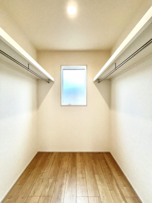 ̑@`Walk-in Closet`@KvȂ̂R[fBl[gꗗĊmFłAgxx⏀ZԂōςރEH[NCN[[bgݒu܂BƂ̒Ƃ֗Ȏ[Xy[XłB