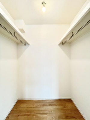 ̑@`Walk-in Closet`@KvȂ̂R[fBl[gꗗĊmFłAgxx⏀ZԂōςރEH[NCN[[bgݒu܂BƂ̒Ƃ֗Ȏ[Xy[XłB