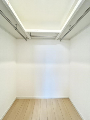 ̑@`Walk-in Closet`@KvȂ̂R[fBl[gꗗĊmFłAgxx⏀ZԂōςރEH[NCN[[bgݒu܂BƂ̒Ƃ֗Ȏ[Xy[XłB