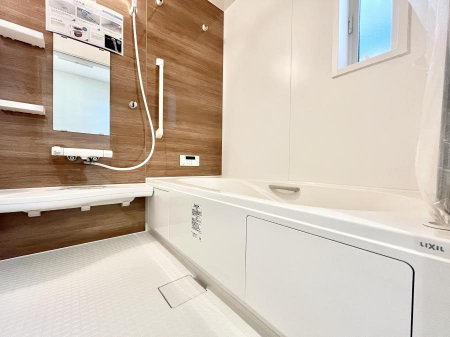 @`Bath Room`@ƑL΂ē邱Ƃ\I̔MdȃoX^CłBqlƂꏏł\ȍLȂ̂ŁArOƂ͈ƑcR̂ЂƎy݂܂B