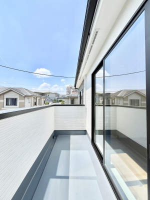 oRj[@`Balcony`  oRj[͉z݁Azc󕨂C悭Ƃł܂B  g₷JIȃoRj[łzՂ~蒍AoRj[tZ܂B  