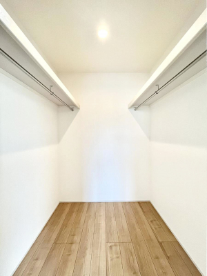 ̑@P`Walk-in Closet`@̗mĂVɂȂɂEH[NCN[[bgBmȊOɂAigȂƓdX[cP[XAXgbNiȂǉłЕtԂłB