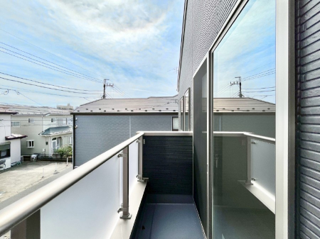 oRj[@`Balcony`  oRj[͉z݁Azc󕨂C悭Ƃł܂B  g₷JIȃoRj[łzՂ~蒍AoRj[tZ܂B  