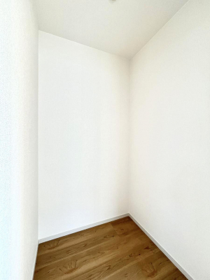 ̑@Q`Walk-in Closet`@̗mĂVɂȂɂEH[NCN[[bgBmȊOɂAigȂƓdX[cP[XAXgbNiȂǉłЕtԂłB