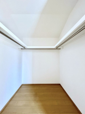 ̑@`Walk-in Closet`@KvȂ̂R[fBl[gꗗĊmFłAgxx⏀ZԂōςރEH[NCN[[bgݒu܂BƂ̒Ƃ֗Ȏ[Xy[XłB