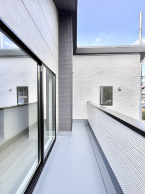 oRj[@`Balcony`  oRj[͉z݁Azc󕨂C悭Ƃł܂B  g₷JIȃoRj[łzՂ~蒍AoRj[tZ܂B  