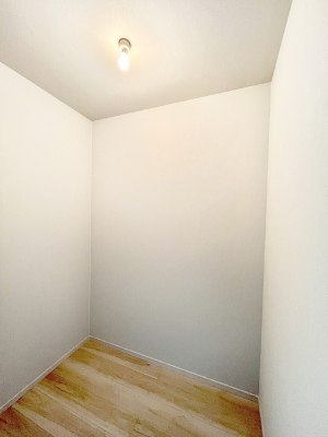 ̑@EH[NCN[[bgtŐԂLpł܂B