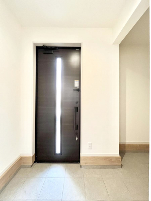 ց@`Entrance`@ւ͉Ƃ̊Ƃ܂䂪Ƃ̃ZX肰Ȃ閣͂錺֑ÿ݂BAxɉƑقƂłSn悢ԑ؂łˁ