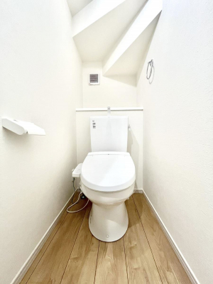 gC@`Toilet`@YEXbLEKȃEHVbgtgCł낰ԂłBgC͖g킴𓾂Ȃ́BۂłˁBgC2̂Œ̍Gɕ֗łI