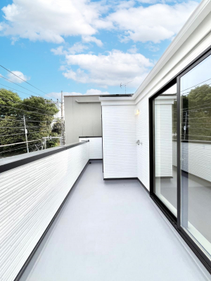 oRj[@`Balcony`  oRj[͉z݁Azc󕨂C悭Ƃł܂B  g₷JIȃoRj[łzՂ~蒍AoRj[tZ܂B  