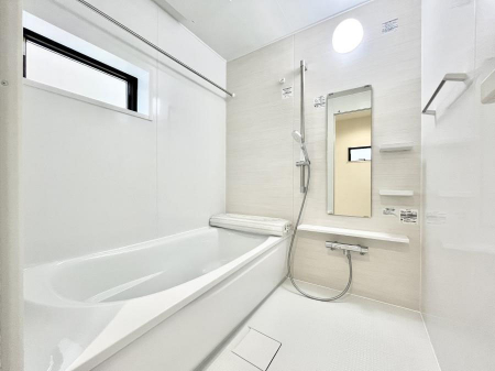@`Bath Room`@ƑL΂ē邱Ƃ\I̔MdȃoX^CłBqlƂꏏł\ȍLȂ̂ŁArOƂ͈ƑcR̂ЂƎy݂܂B