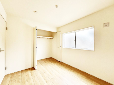 q@`Bed Room`@q͂qlɂƂđϏdȖ܂Bqlŉ߂Ԃ^邱ƂŁAh׋ԂRƑ܂畔̕Еt|ȂǂƂɌq܂B