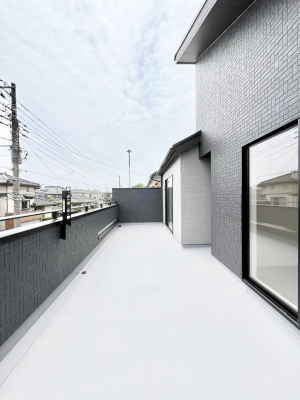 oRj[@`Balcony`@쑤ɐݒuꂽŝ郏ChoRj[BSn悢z˂gȕyނƂo܂Bꂽɂ͂Ղ̐󕨂zc܂Ig₷JIȃoRj[ł